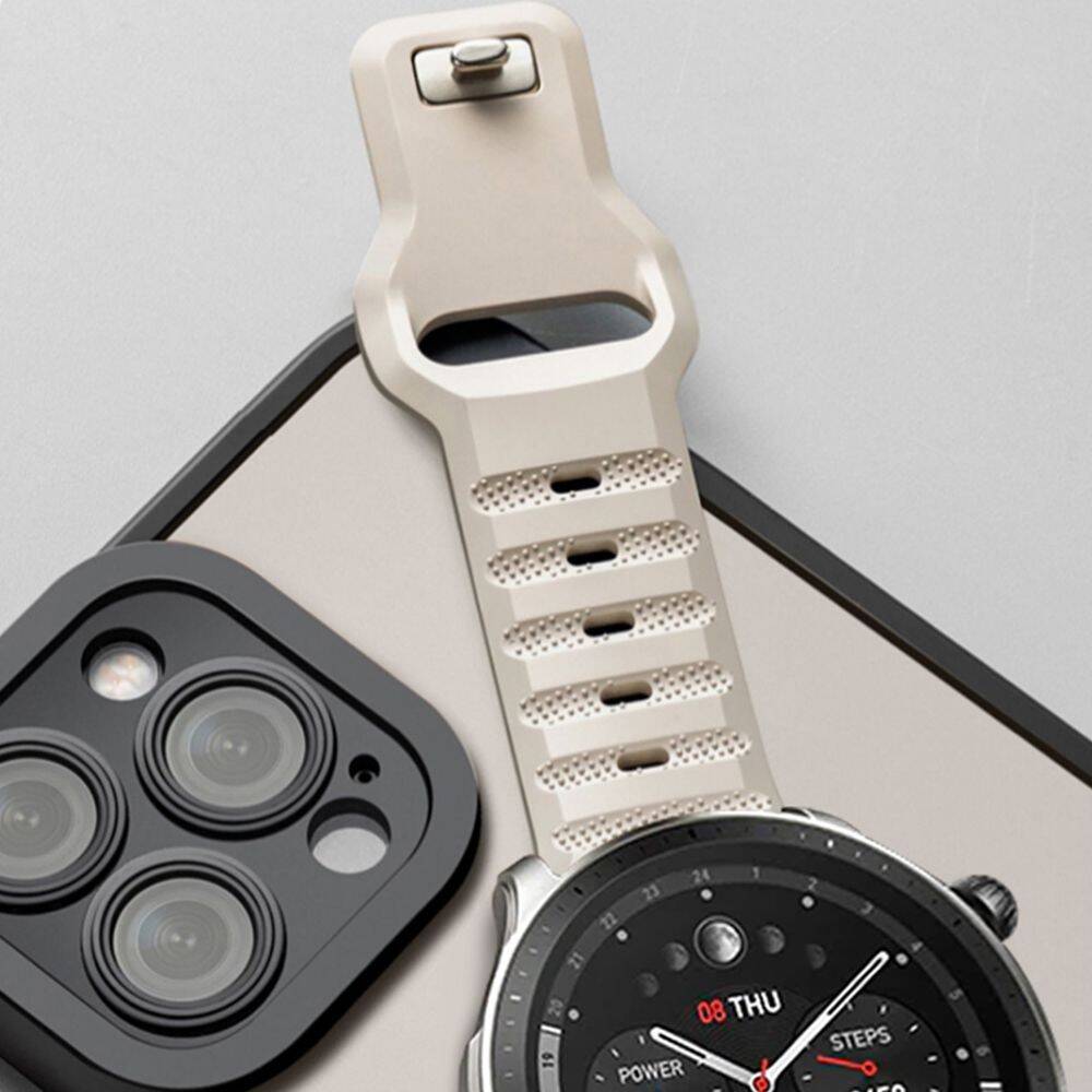 Galaxy watch 46 on sale vs apple watch 4